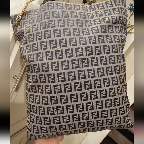 ***SOLD!!*** Fendi Zucca Totebag! COA included - Picture 4 of 13